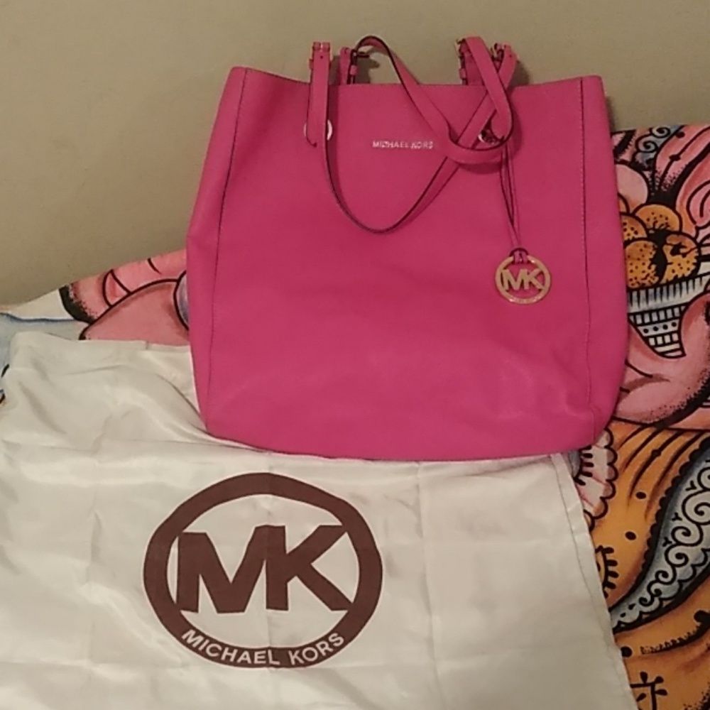 Michael kors pink tote bags